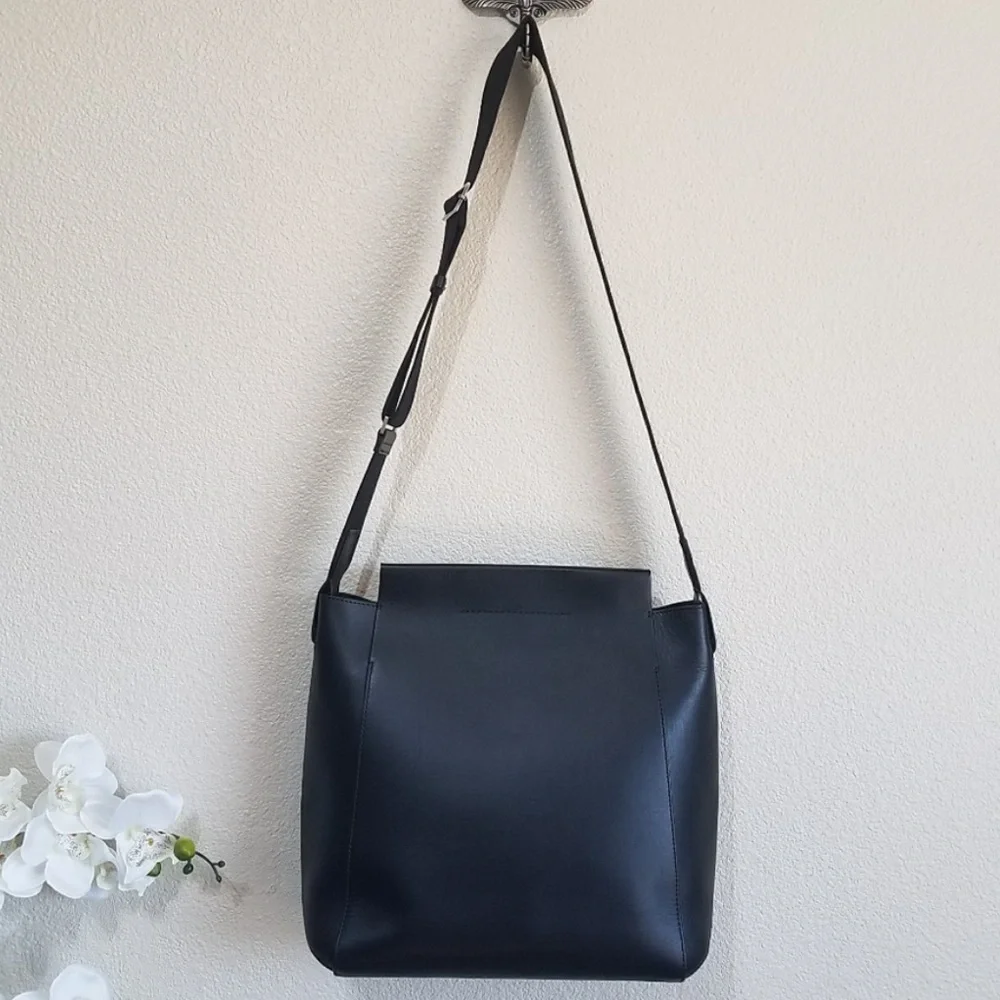 Everlane The Form Black Leather Adjustable Strap Bag - Picture 8 of 9
